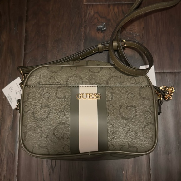 Handbags - NWT Guess Crossbody Bag